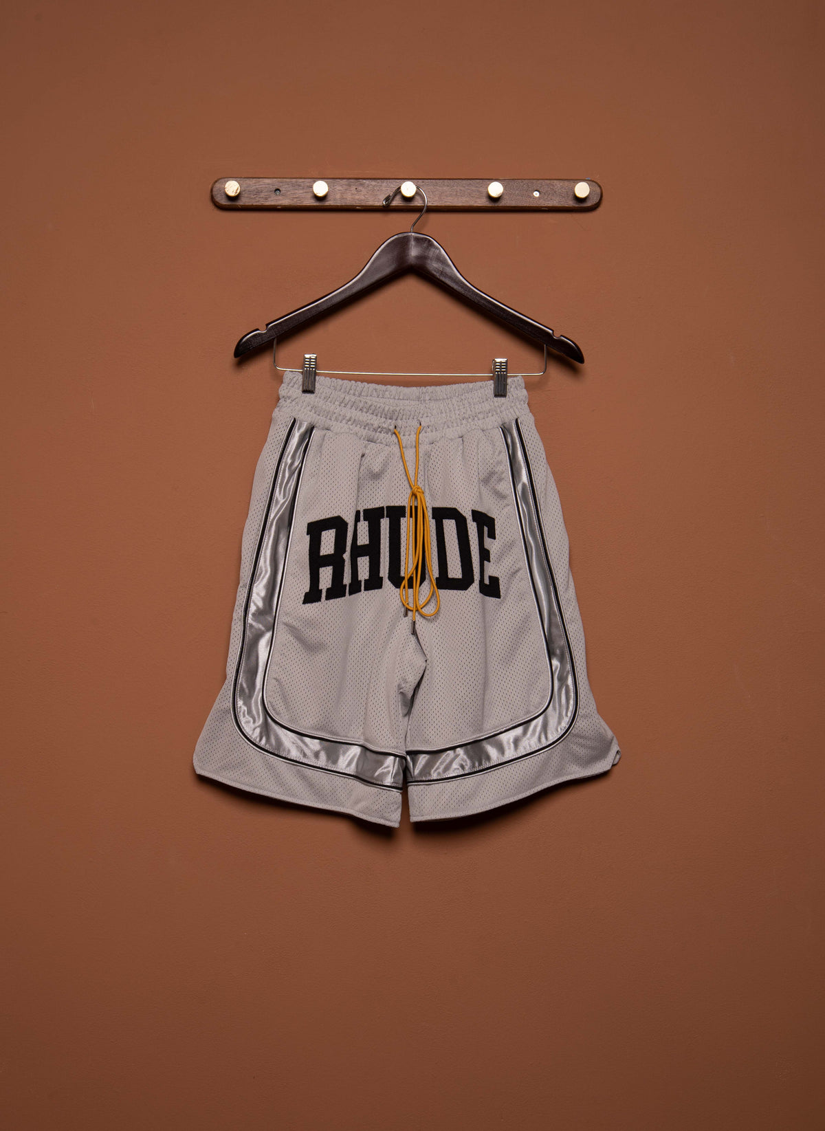 BAGGY MESH COLLEGIATE LOGO